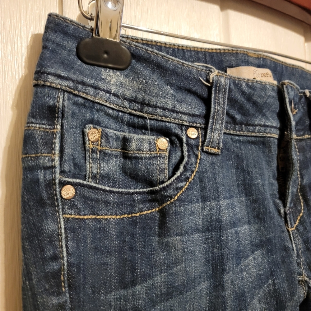 Refuge Womens Jeans Blue Denim Slim Bootcut Low Rise Distressed Size 3 Short - Picture 3 of 6